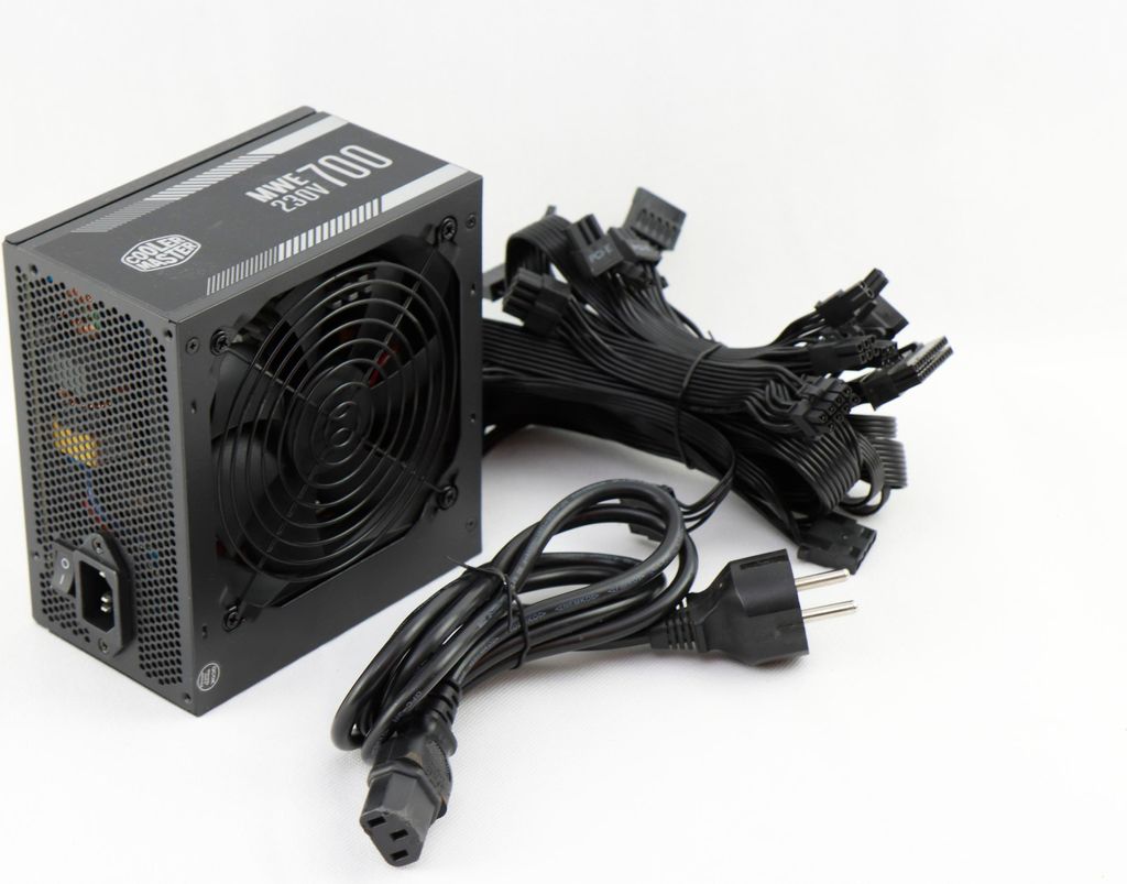 700W Cooler Master MWE White V2 Produktbild 