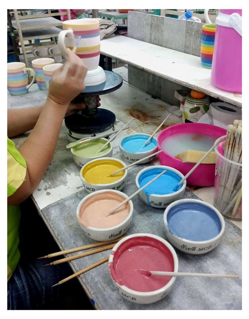 Handbemalte Eierbecher mit Regenbogen-Streifen, 2 Stück