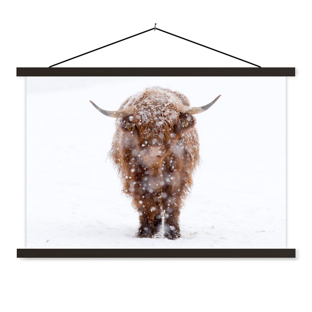 MuchoWow Textilposter Schottischer Highlander - Kuh - Schnee 120x80 cm mit schwarzem Rahmen - Wanddeko