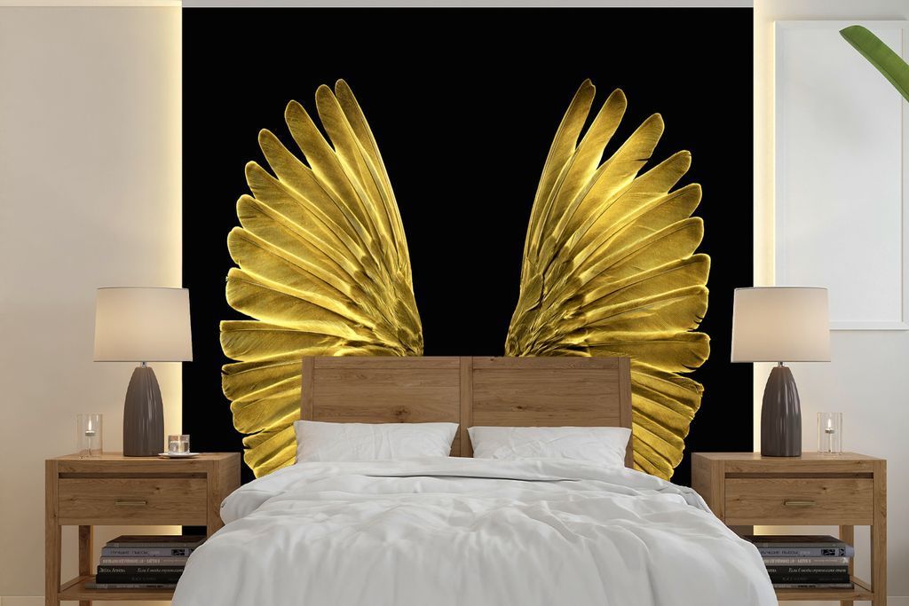 MuchoWow Fototapete für Wohnzimmer oder Schlafzimmer Wandtapete Vinyl Motivtapete Goldene Flügel auf schwarzem Hintergrund - 260x260 cm - Papie...