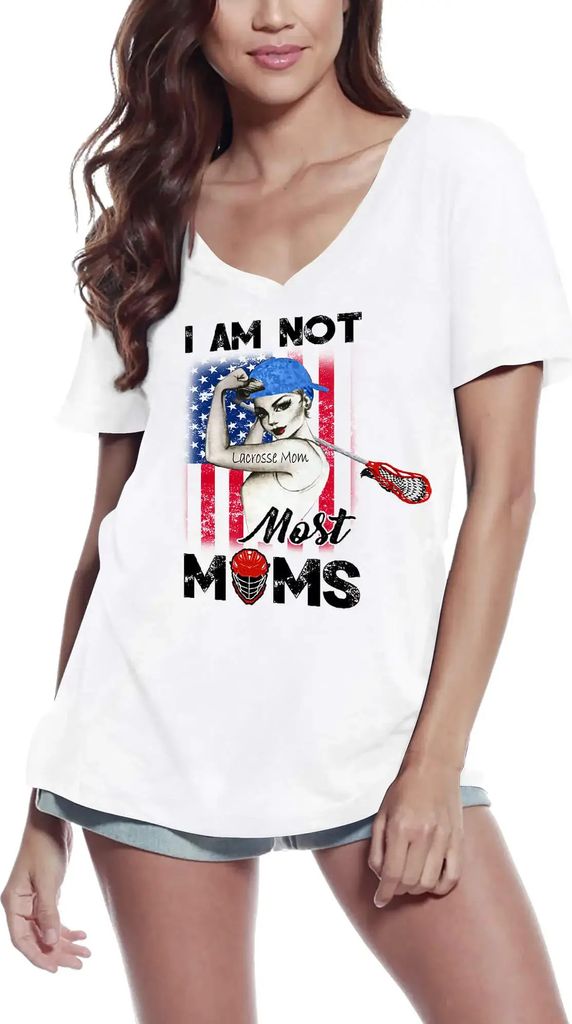 Damen Grafik T-Shirt V-Ausschnitt Ich bin nicht wie die meisten Mütter - Lacrosse-Mutter – I'm Not Most Moms - Lacrosse Mom – Öko-Verantwortlich