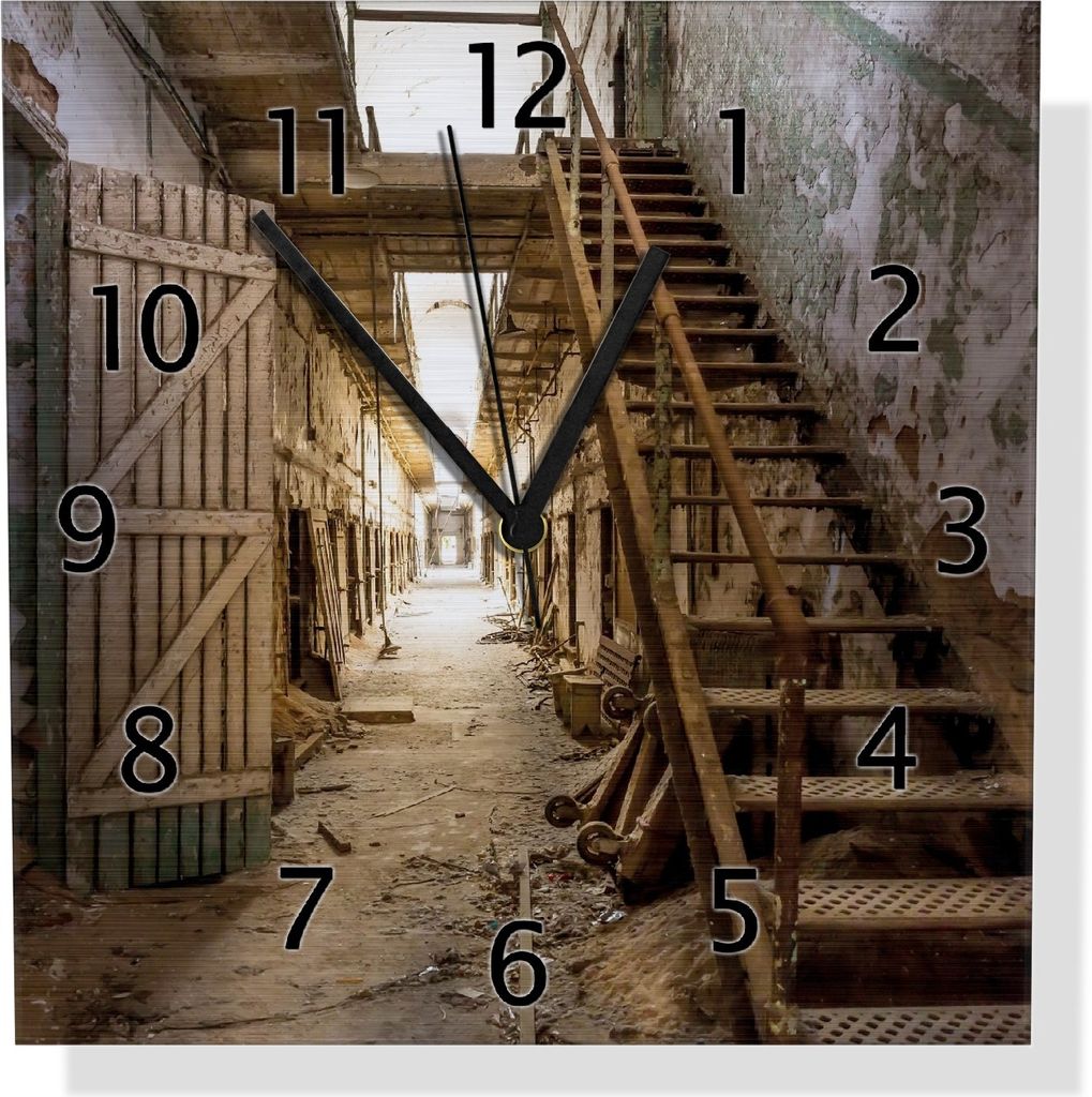 Wallario Design Wanduhr Leuchtender Gang in altem verlassenen Gefängnis aus Aluverbund, Größe 30 x 30 cm