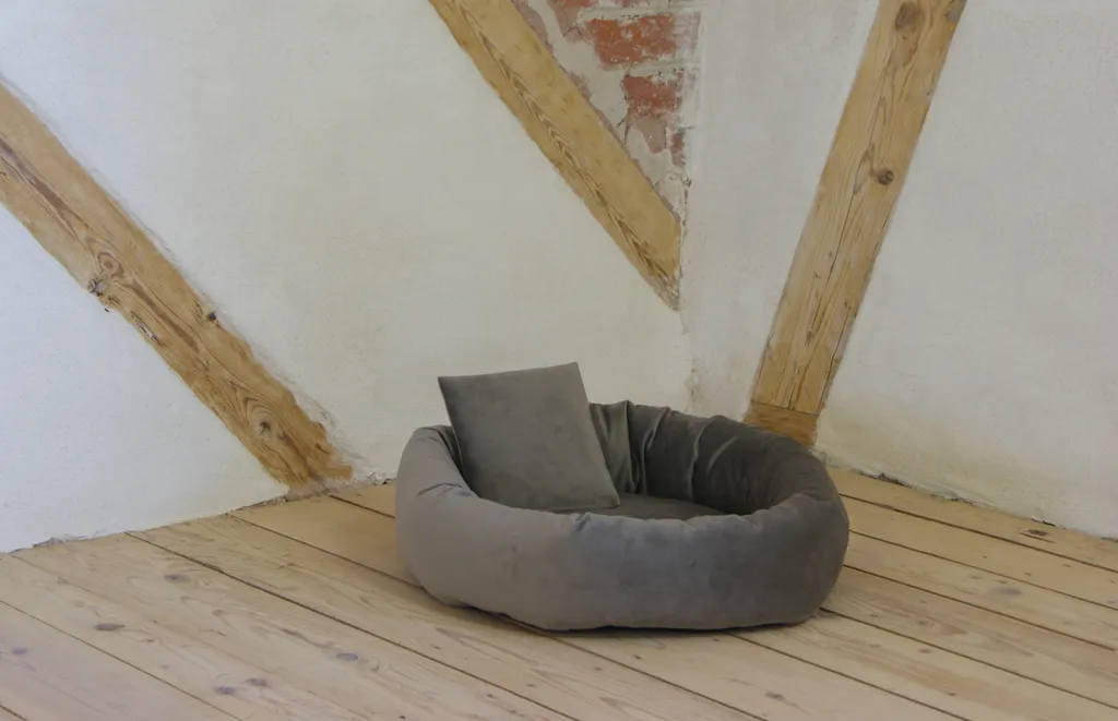 Cuccia Isola Coccolosa Velvet Taupe Taglia S - Comfort per Cani e Gatti