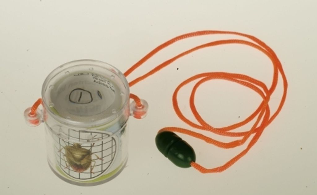 Mini Lupenbecher 4cm+Schnur im Display Produktbild 
