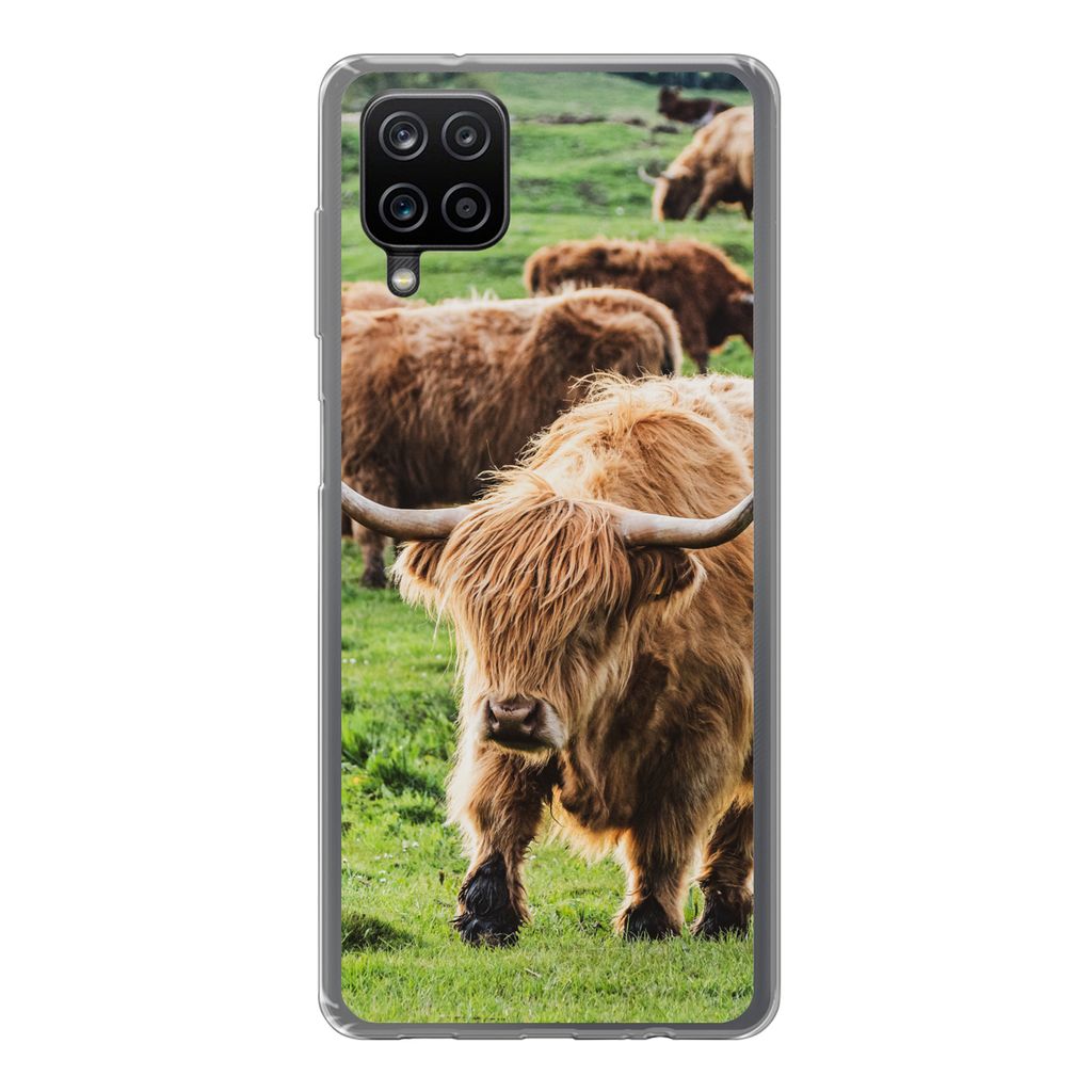 MuchoWow Handyhülle Schutzhülle Hülle für Samsung Galaxy A12 Schottische Highlander - Tiere - Gras Silikon Softcase Handy Hülle - Bild