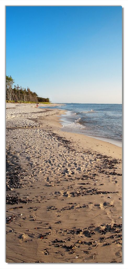 Wallario selbstklebende Türtapete 93 x 205 cm - Einsamer Strand am Meer - Blauer Himmel - Abwischbar, rückstandsfrei zu entfernen