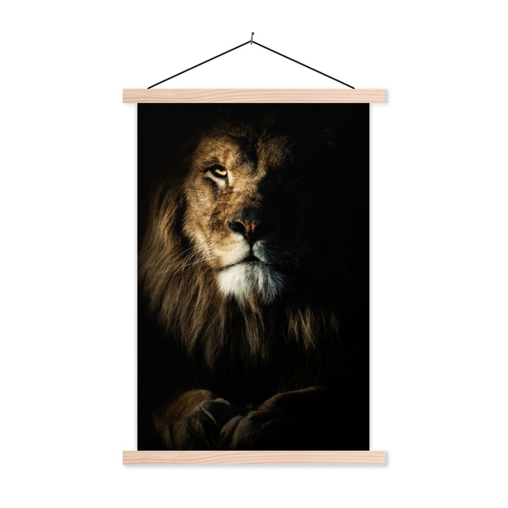 MuchoWow Textilposter Löwe - Licht - Porträt 60x90 cm mit holzfarbenen Rahmen - Textil