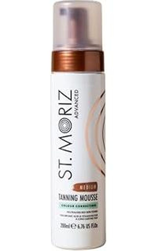 ST. MORIZ Advanced Colour Correcting Tanning Mousse in Medium – lässt mittlere Hauttöne erstrahlen – Hyaluronsäure – mit Applikatorfarbe ...