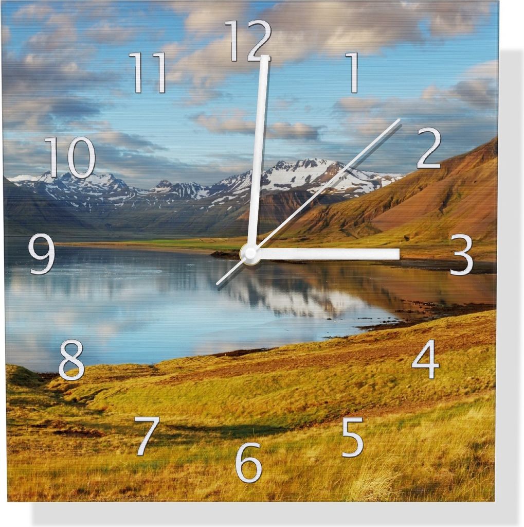 Wallario Design Wanduhr Bergpanorama mit Spiegelung im See aus Aluverbund, Größe 30 x 30 cm