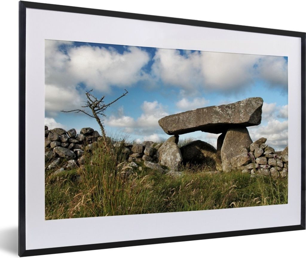 MuchoWow Gerahmtes Poster Ein Dolmen in Irland 60x40 cm - Poster mit Schwarzem Bilderrahmen Wandposter Rahmen Foto Bilder - Schlafzimmer - Plakat...