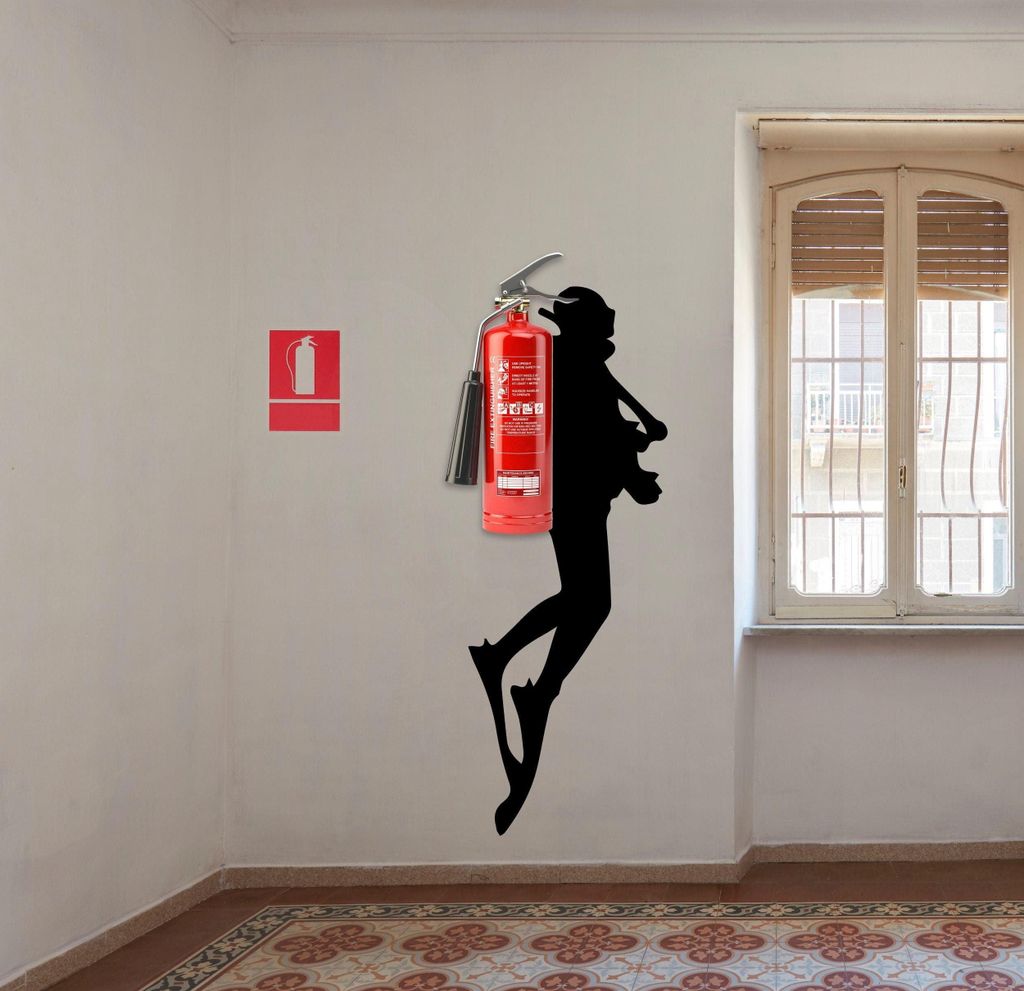 Taucher mit Feuerlöscher – Decords Wandtattoo, Produktansicht 1