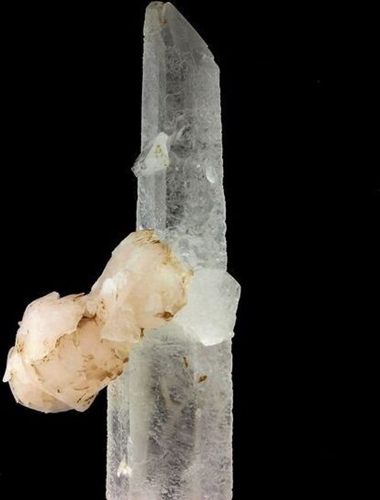 Mangano-Calcit + Quarz 447,5 Karat