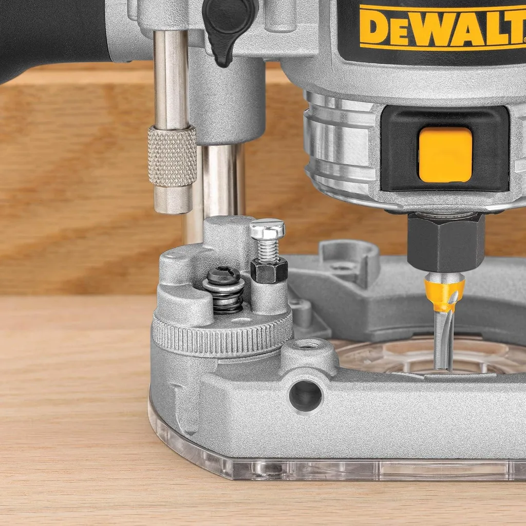 Défonceuse filaire compacte DEWALT 850W spécial Menuiserie