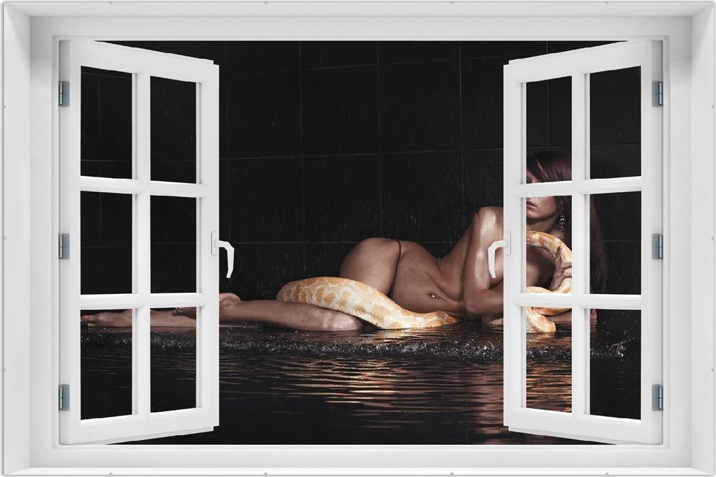 Wallario Wandbild mit Fenster-Illusion: Nackte Frau mit Python-Schlange im Wasser, Größe: 61 x 91,5 cm, Poster mit rahmenlosen Bildhalter