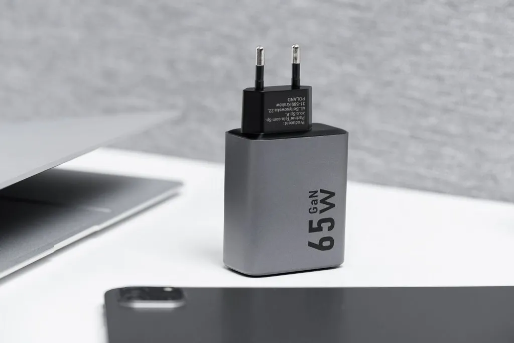 Viaggia Leggero con Caricatore Forcell F-Energy 65W: USB-C e USB-A - 9