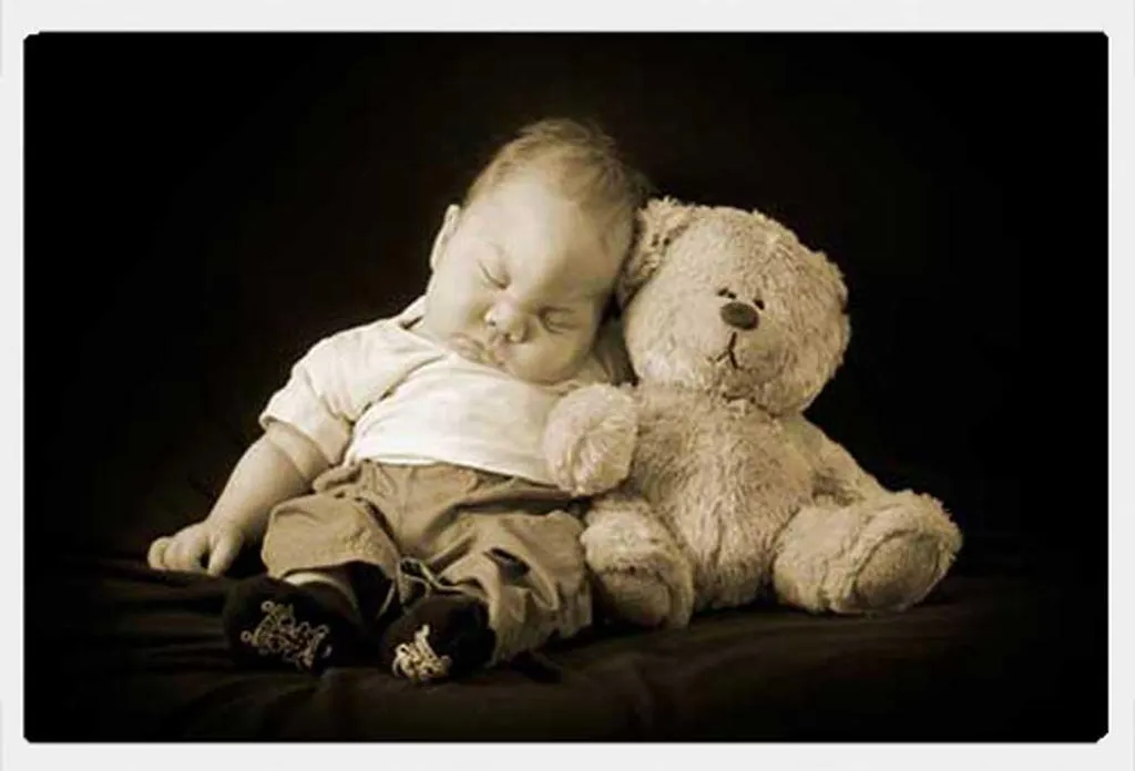 Acquista Poster Baby&Teddy 'Stanco' con Cornice Shinsuke MDF Bianca