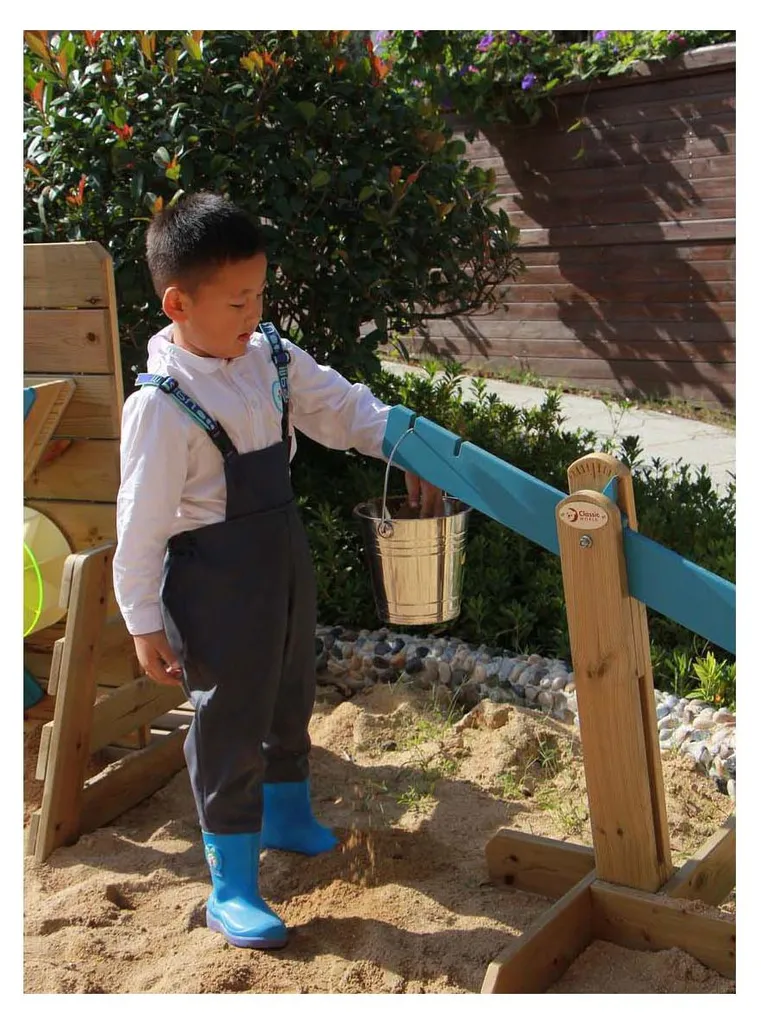 Balance Éducative Robuste en Bois FSC avec Plateaux pour Sable et Eau - 2