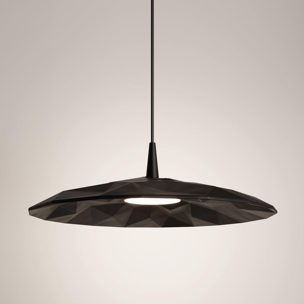Schräge Pendelleuchte aus schwarzer Keramik mit Reliefdiffusor, 8W LED, 2700K warmweiß, modernes Design, Italy, Durchmesser 40 cm.