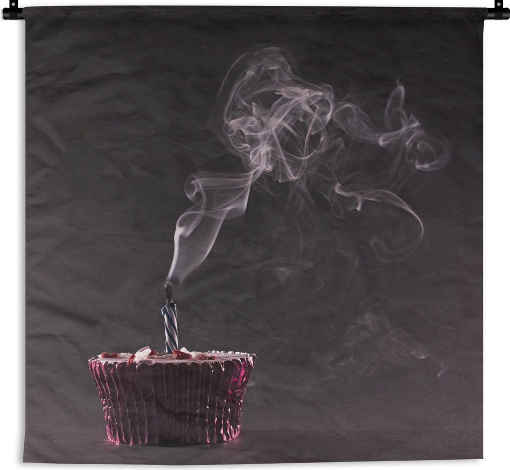MuchoWow Wandteppich Wandbehang Cupcake mit einer Kerze 60x60 cm Tapisserie Dekoration Wandtuch - Dekorationen - Wand Decke
