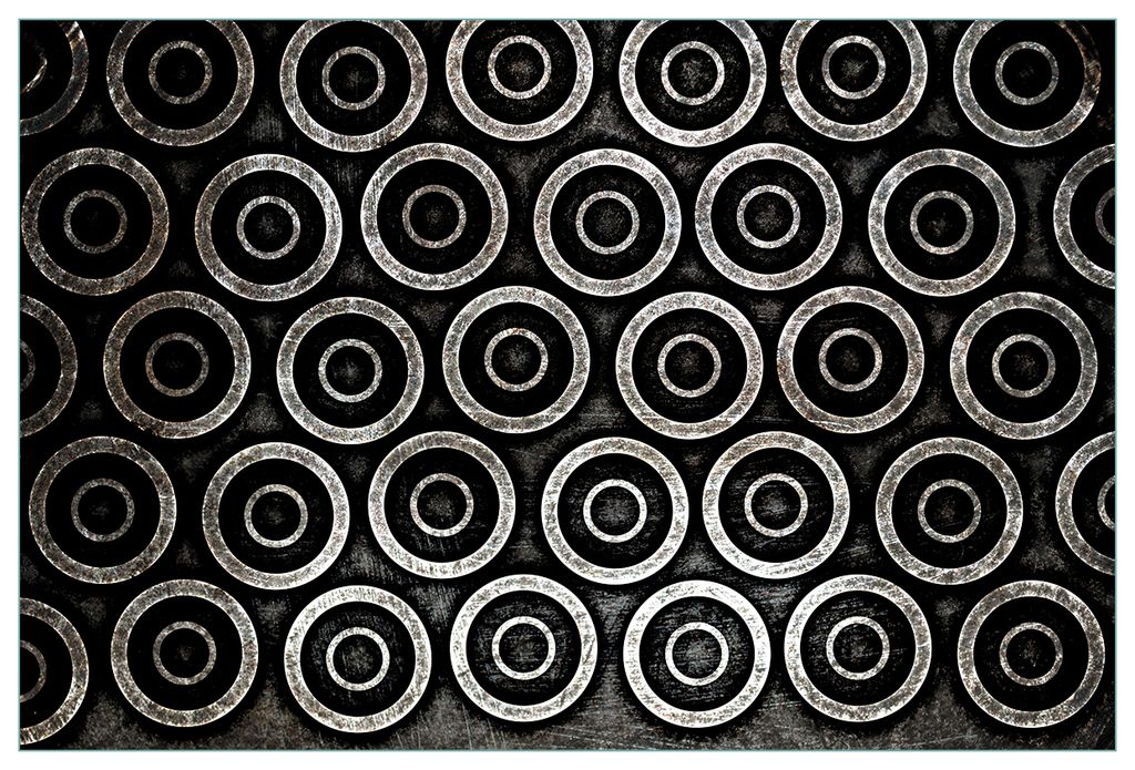 Wallario Küchenrückwand aus Glas, Größe: 90 x 60 cm, Motiv: Abstraktes Kreismuster in schwarz und silber | Spritzschutz | abwischbar | pflegele...