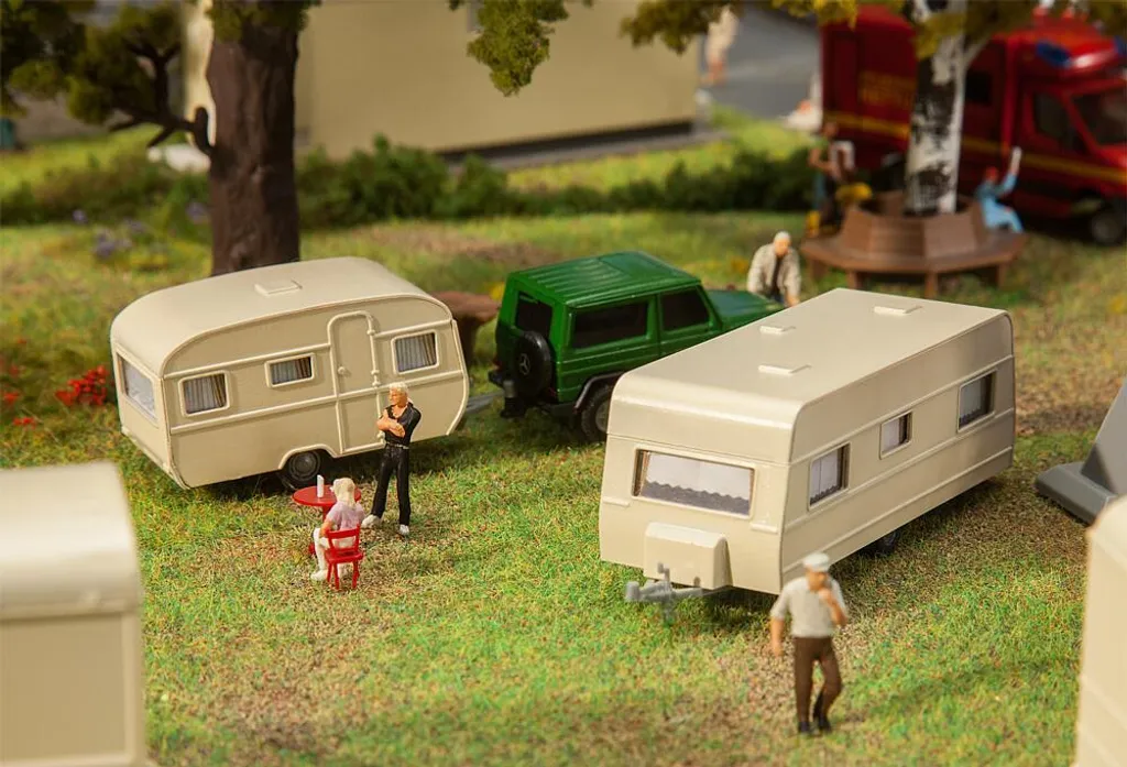 Sublimez votre diorama HO avec le lot de caravanes Faller 140483
