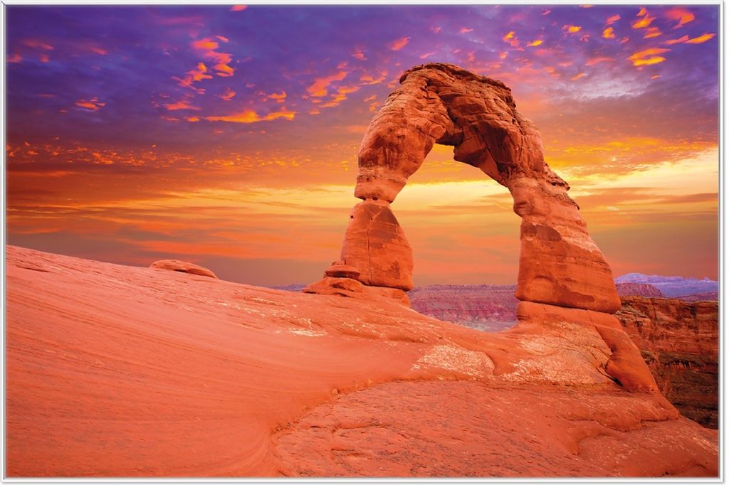 Wallario Wandbild Steinbogen vor einem farbenfrohen Himmel in lila-rot, Größe: 61 x 91,50 cm, Poster mit weißem Aluminiumrahmen