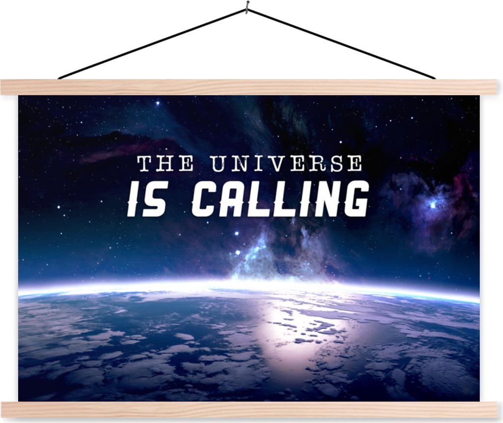 MuchoWow Textilposter Zitate - 'Das Universum ruft' - Sprichwörter - Jungen - Kinder - Kinder - Kleiner Junge 120x80 cm mit holzfarbenen Rahmen ...
