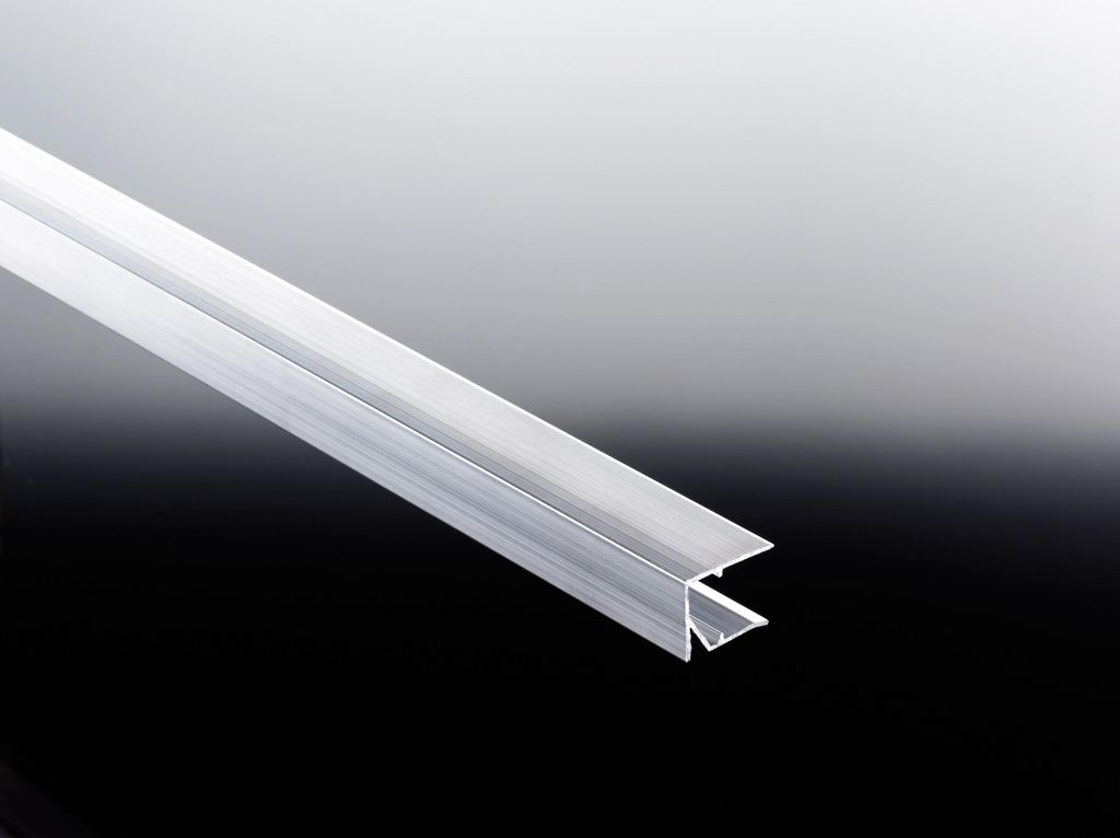 T&J Alu 16 Abschlußprofil gebohrtn980 mm, pressblanknmit Ablauföffnungen