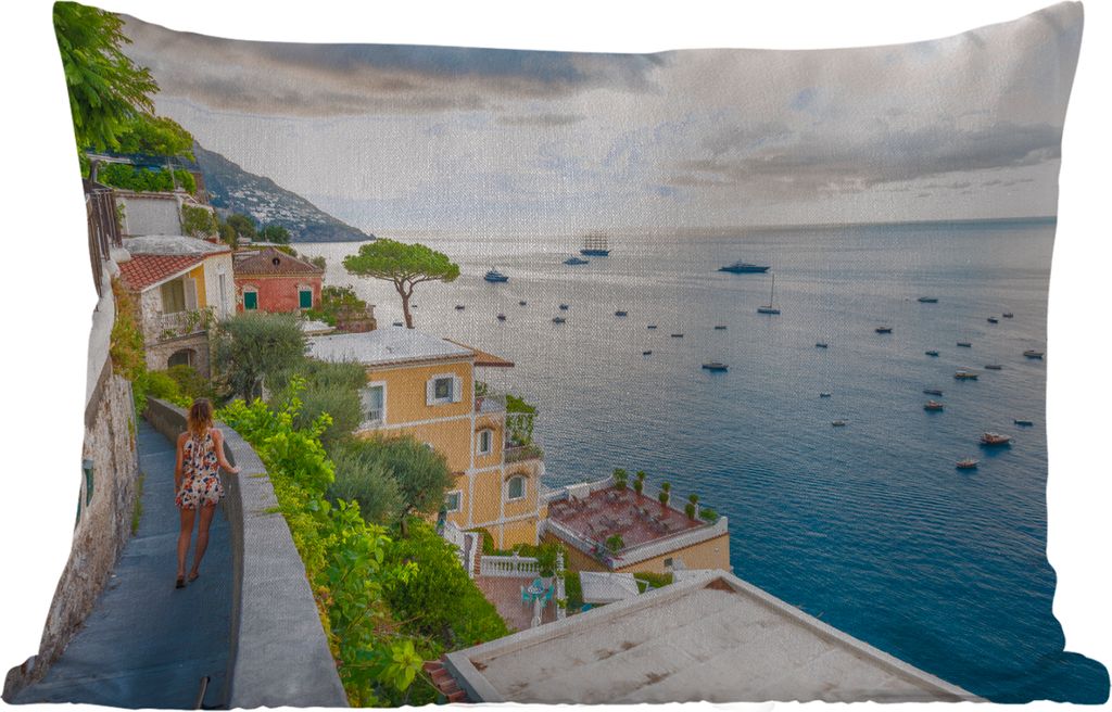 MuchoWow Outdoor Kissen - Italien - Frau - Positano - Meer - 60x40 cm - Wetterfest - Lounge Kissen - Zierkissen - Kissen für Innenräume