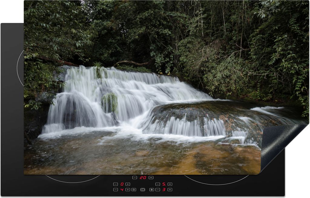 KitchenYeah© Herdabdeckplatte Ein Wasserfall stürzt im Phu Produktbild 