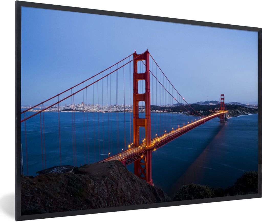 MuchoWow Gerahmtes Poster Golden Gate Bridge am Abend beleuchtet 90x60 cm - Poster mit Schwarzem Bilderrahmen Wandposter Rahmen Foto Bilder - Fot...