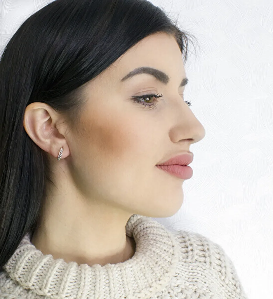 Boucles d'oreilles rondes argent : l'accessoire idéal pour le bureau