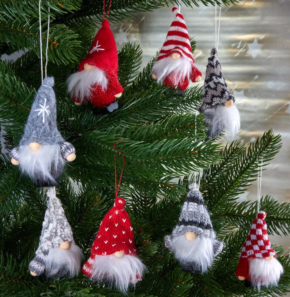 Illustrazione Ad Acquerello Gnomo Di Natale Con Albero Di Natale E Regali 65082767
