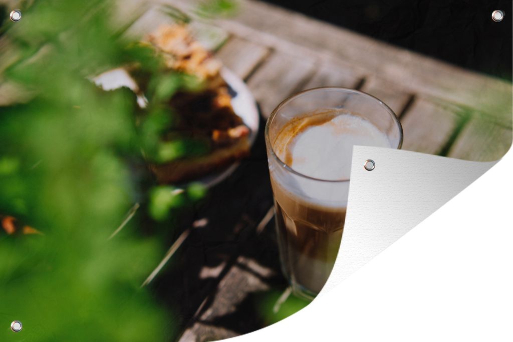 MuchoWow 120x80 cm Outdoor-Poster Gartendeko Sichtschutz Garten Poster für den Garten Ein Glas Latte Macchiato an der frischen Luft