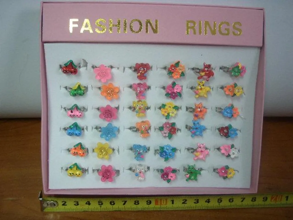 Accessoires de Déguisement Enfant : 36 Bagues Fantaisie pour Fêtes et Jeux