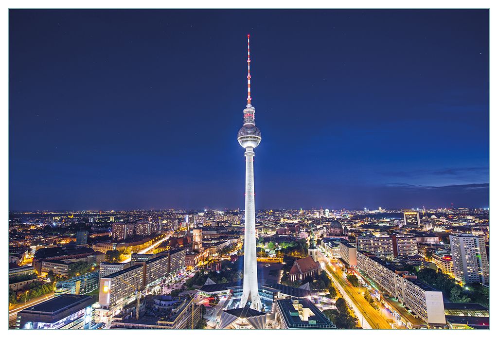 Wallario Küchenrückwand aus Glas, Größe: 90 x 60 cm, Motiv: Fernsehturm Berlin bei Nacht | Spritzschutz | abwischbar | pflegeleicht | in
