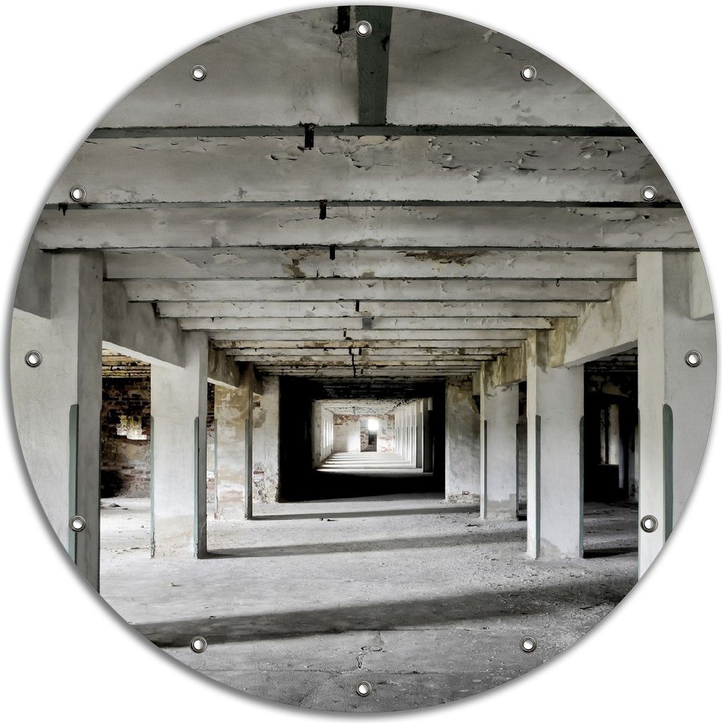 Wallario rundes Outdoor-Poster für Garten oder Balkon, Motiv Alte Industriehalle - einsame Lagerhalle einer Brauerei, 90 cm Durchmesser