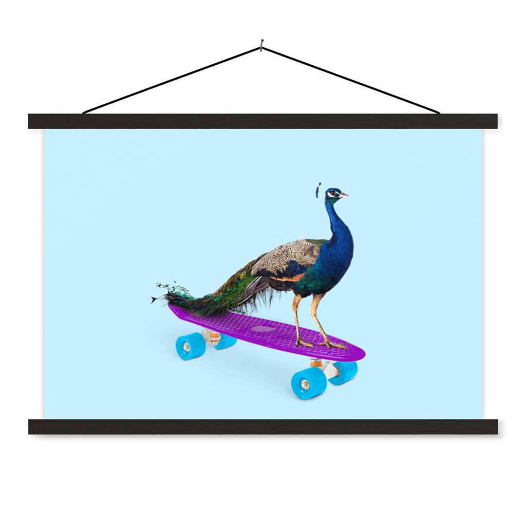 MuchoWow Textilposter Pfau - Blau - Skateboard - Tiere - Lustig 120x80 cm mit schwarzem Rahmen - Wanddeko