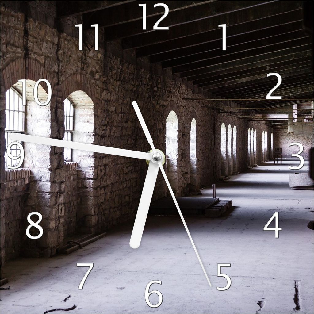 Wallario Design Wanduhr Altes Bauwerk - stillgelegte Fabrik aus Echtglas, Größe 20 x 20 cm