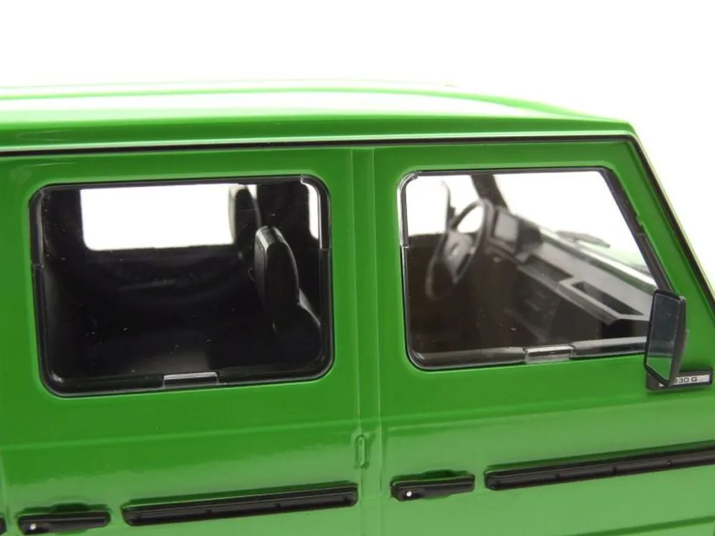 Mercedes-Benz Classe G Modèle Long 1980 Minichamps 1:18 en Métal Argent - 5