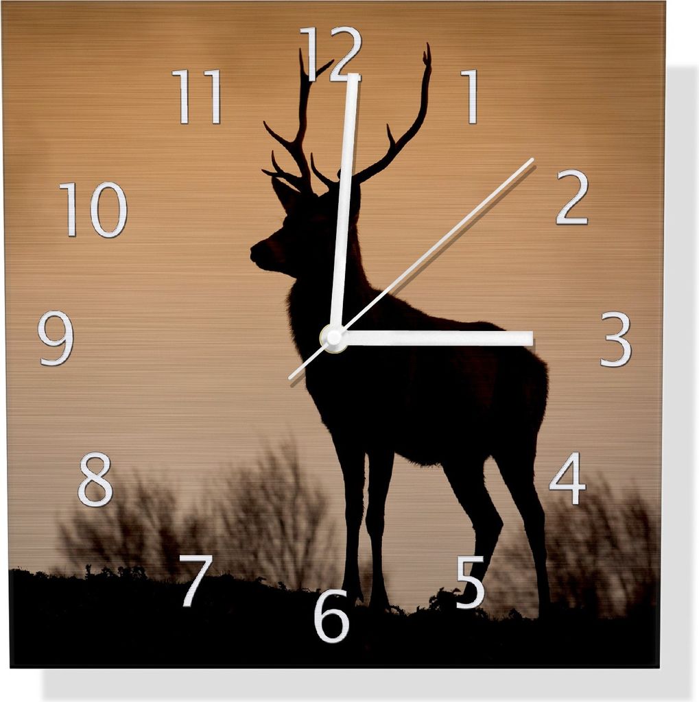 Wallario Design Wanduhr Rothirsch am Abend aus Aluverbund, Größe 30 x 30 cm