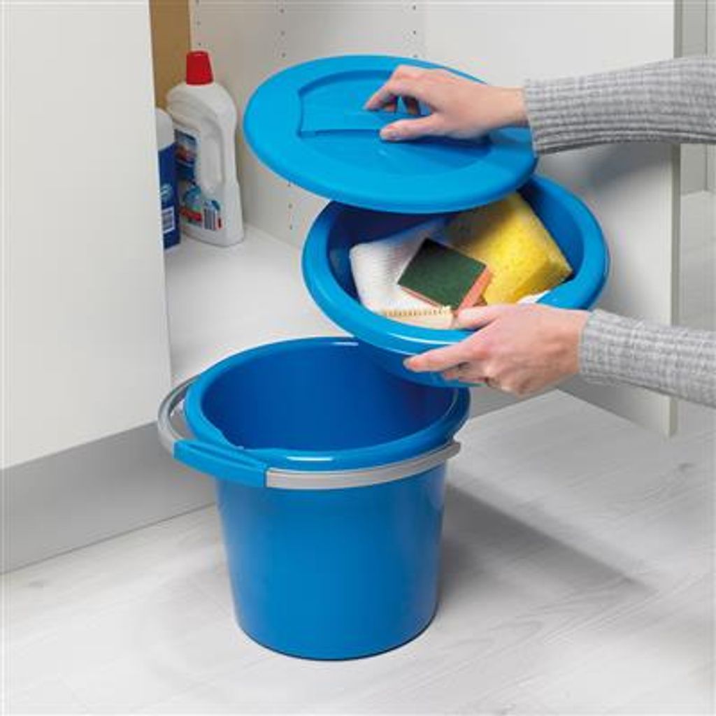 Sfondo Holi Realistico Con Pistola A Colori E Secchio Di Colore Con Gulal Gm1430628829 473445956