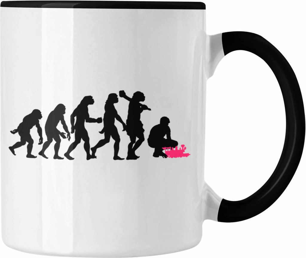 Trendation - Modeleisenbahn Geschenk Tasse Spruch Geschenk Geschenkidee Opa Rentner Dampflokomotive Eisenbahn Herzschlag (Schwarz)