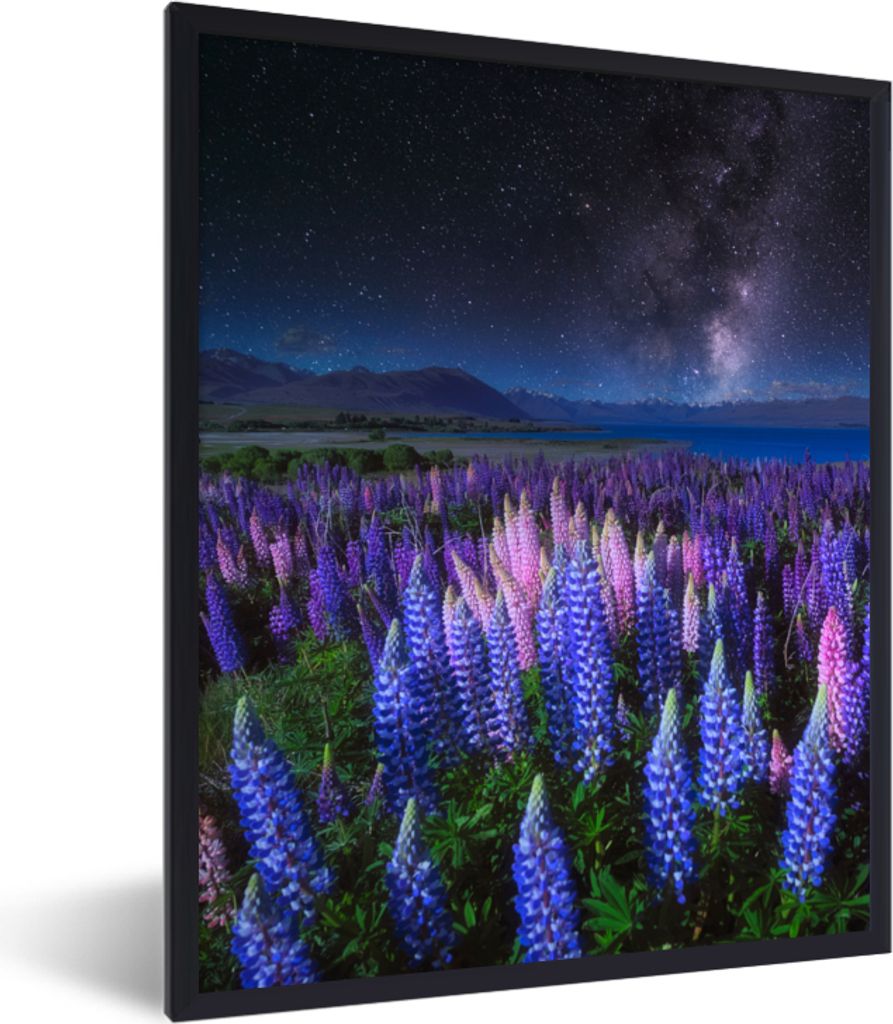 MuchoWow Gerahmtes Poster Blumen - Nacht - Lupine - Sternenhimmel - Lila - Natur 30x40 cm - Poster mit Schwarzem Bilderrahmen Wandposter Rahmen F...