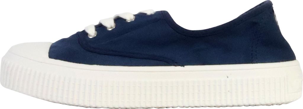 Sneakers mit Schnürsenkeln