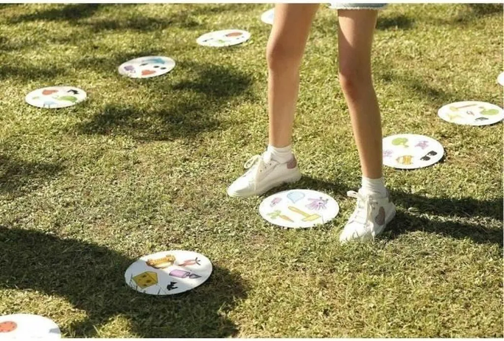 Jeu Dobble Giant Asmodee 26 cm : Solution Ludique pour Groupes et XL - 6