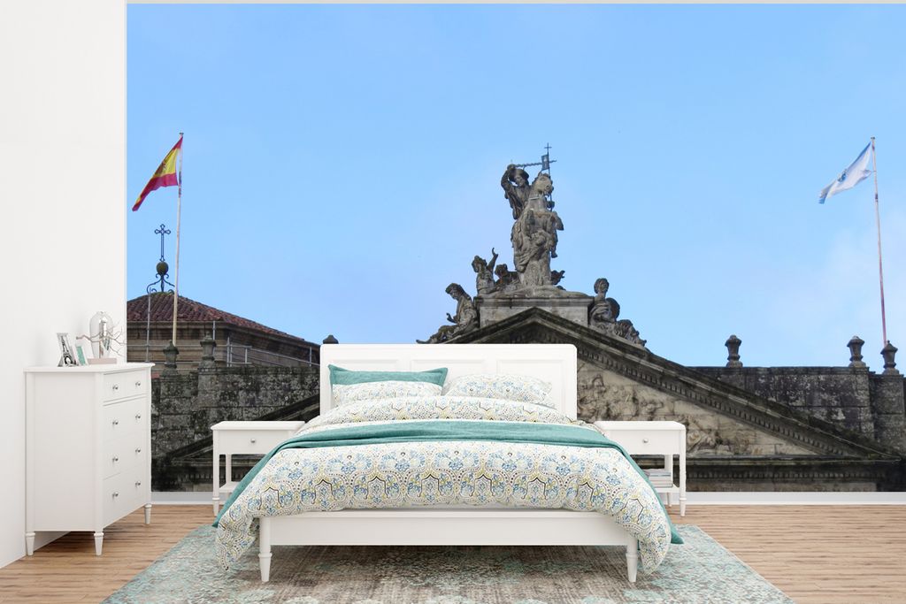 MuchoWow Fototapete für Wohnzimmer oder Schlafzimmer Wandtapete Vinyl Motivtapete Statue auf dem Steindach von Santiago de Compostela - 400x300 ...