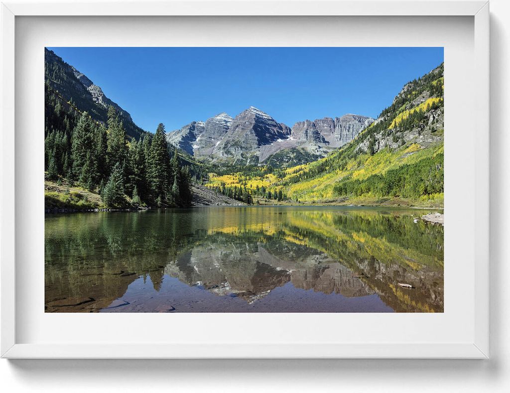See mit Bergen und Wäldern– Wandbild mit Rahmen – Gerahmtes Bild – Wanddekoration – 70x50 cm – Schwarz Rahmen