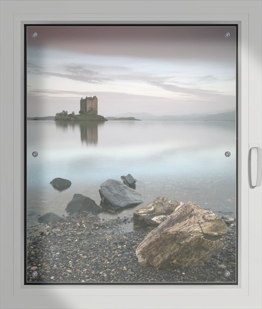 Wallario Lichtschutzbild, Dekorativer Sichtschutz Sonnenschutz 76 x 93 cm mit Motiv: Schloss in Schottland - Verdunklung ohne Bohren