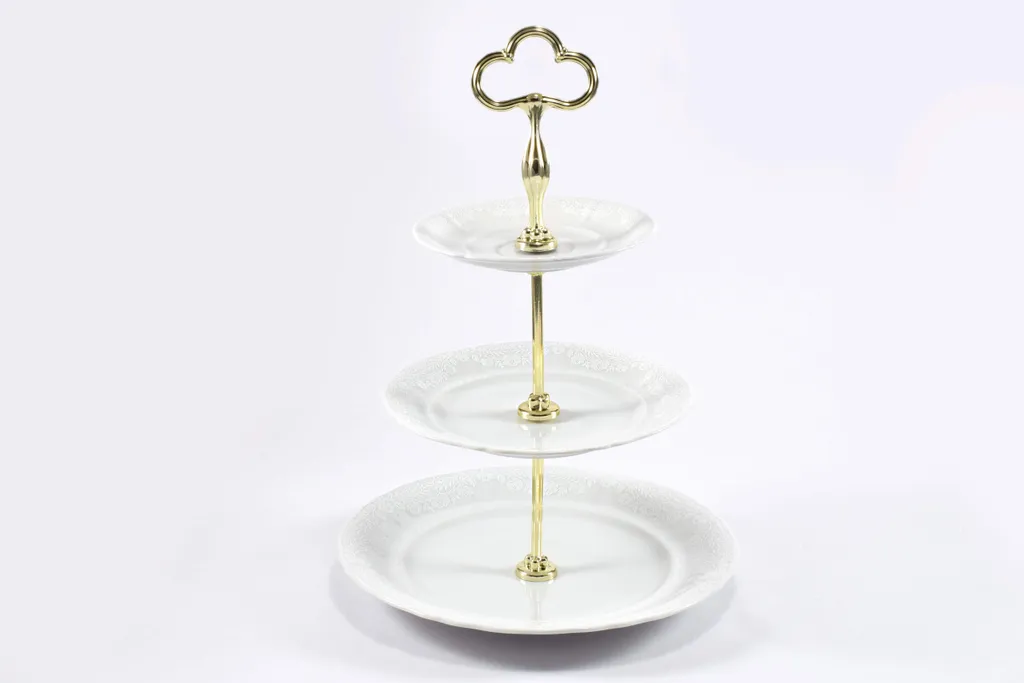 Assiette creuse Sonata en porcelaine dentelle blanche avec support décor